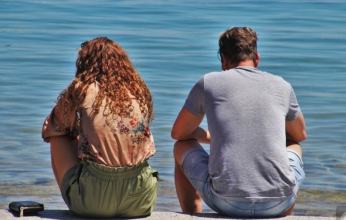 Signs he doesn't love you Signs He Dosen't Love You Enough