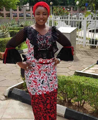 Lace blouse styles for wrapper Latest lace blouse styles for wrapper