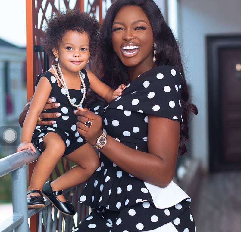 Ka3na Shares Adorable Photos Ka3na Shares Adorable Photos with daughter