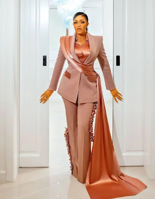 Eve Esin Eve Esin celebrates birthday