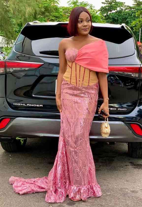 Asoebi Styles from Comedian Funnybone White Wedding 