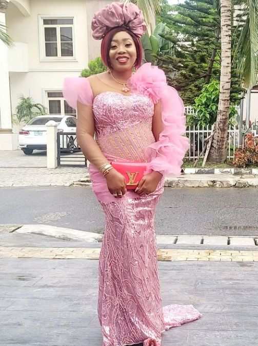 Asoebi Styles from Comedian Funnybone White Wedding 