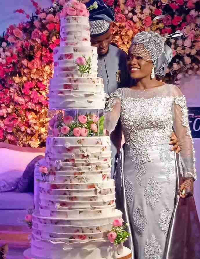 Latest Nigerian Wedding Cake/Engagement Cake Designs
