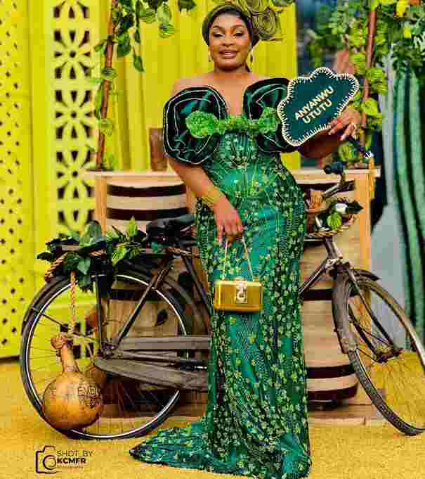 Gorgeous Asoebi Styles from Actress Eve Esin's Traditional Wedding