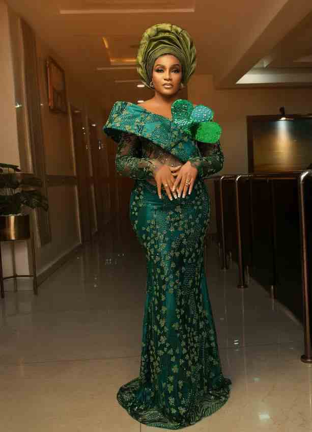Gorgeous Asoebi Styles from Actress Eve Esin's Traditional Wedding