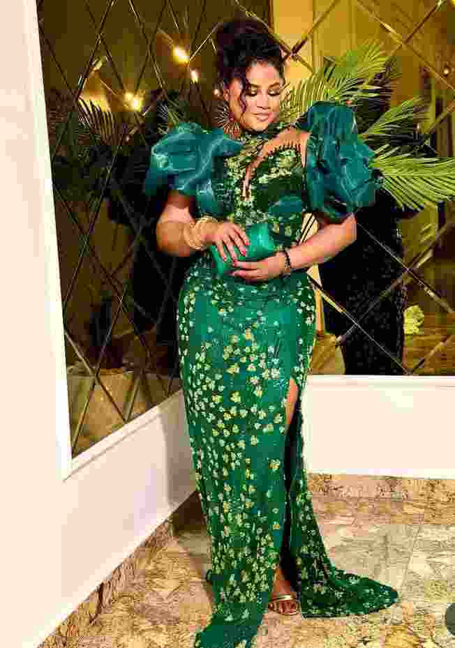 Gorgeous Asoebi Styles from Actress Eve Esin's Traditional Wedding