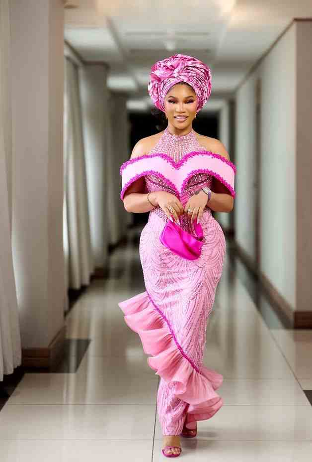 Asoebi styles from Kiky Festus and Akin Faminu's Wedding